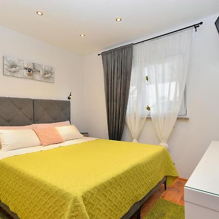 Apartment Snjezana 1064 Ровинь Экстерьер фото