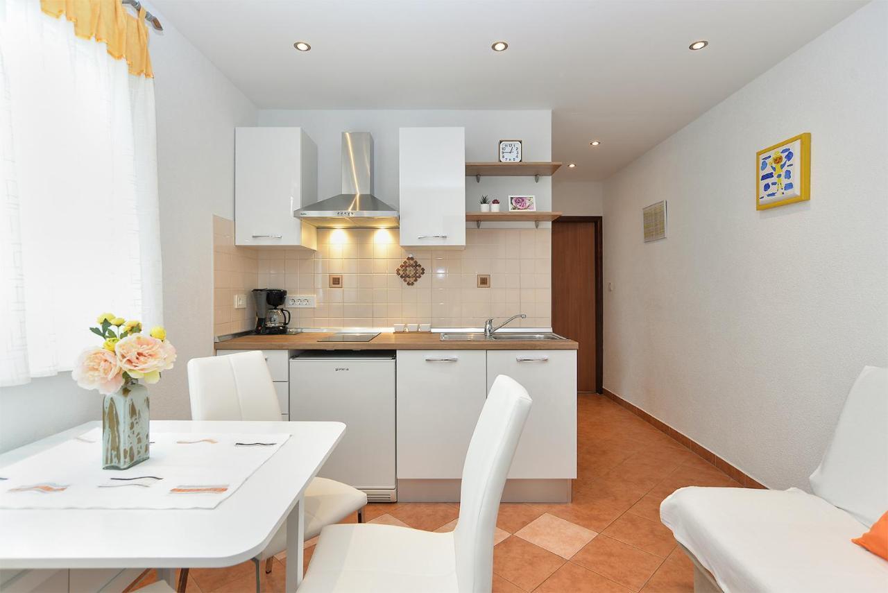 Apartment Snjezana 1064 Ровинь Экстерьер фото