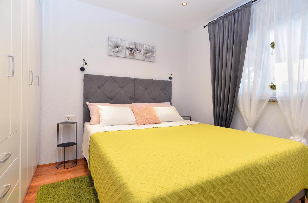 Apartment Snjezana 1064 Ровинь Экстерьер фото