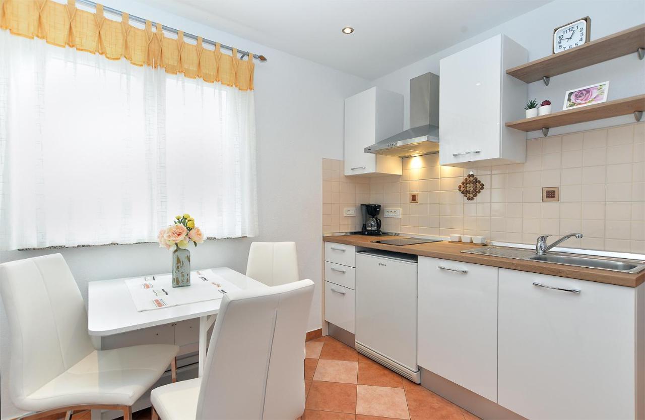 Apartment Snjezana 1064 Ровинь Экстерьер фото