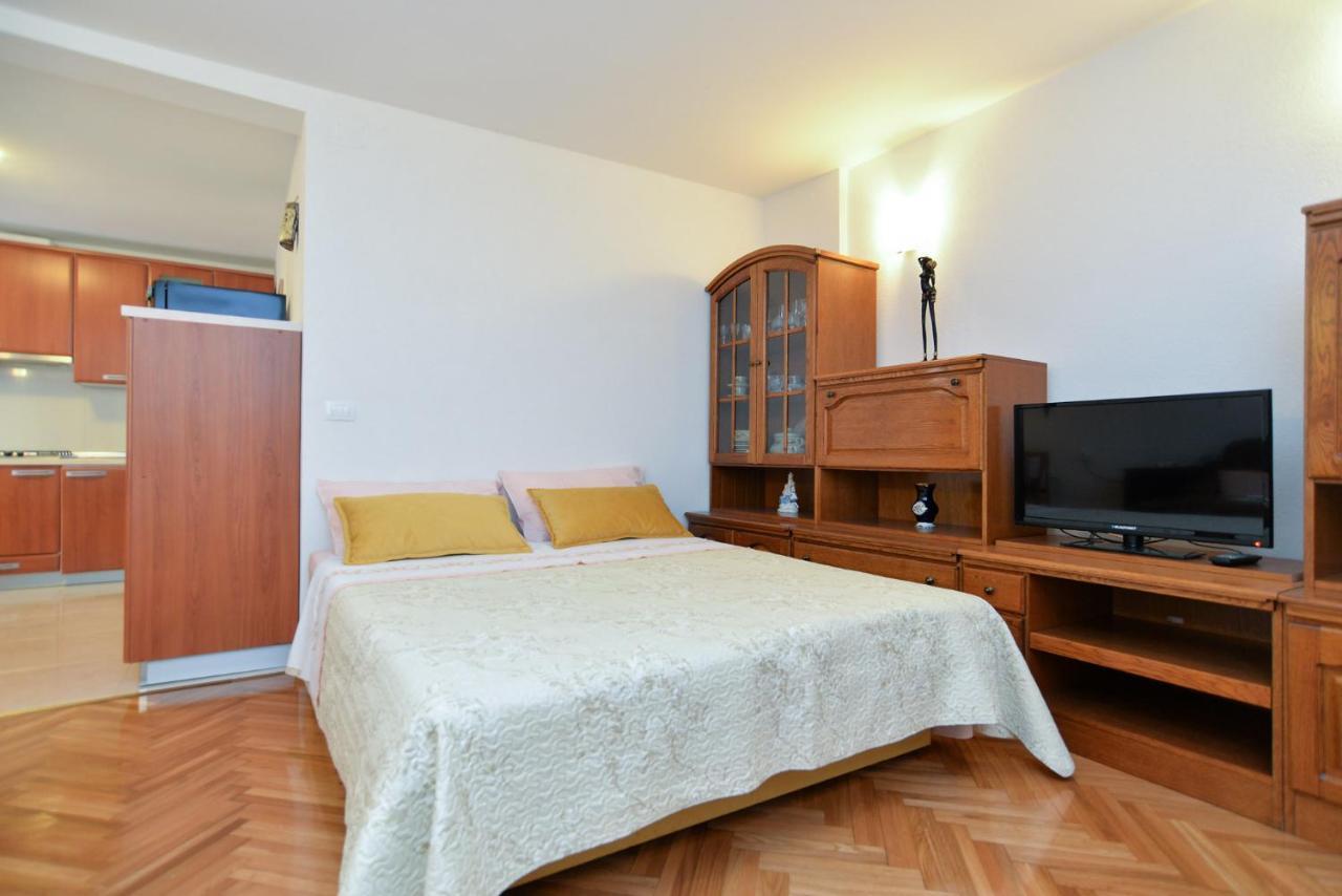 Apartment Snjezana 1064 Ровинь Экстерьер фото