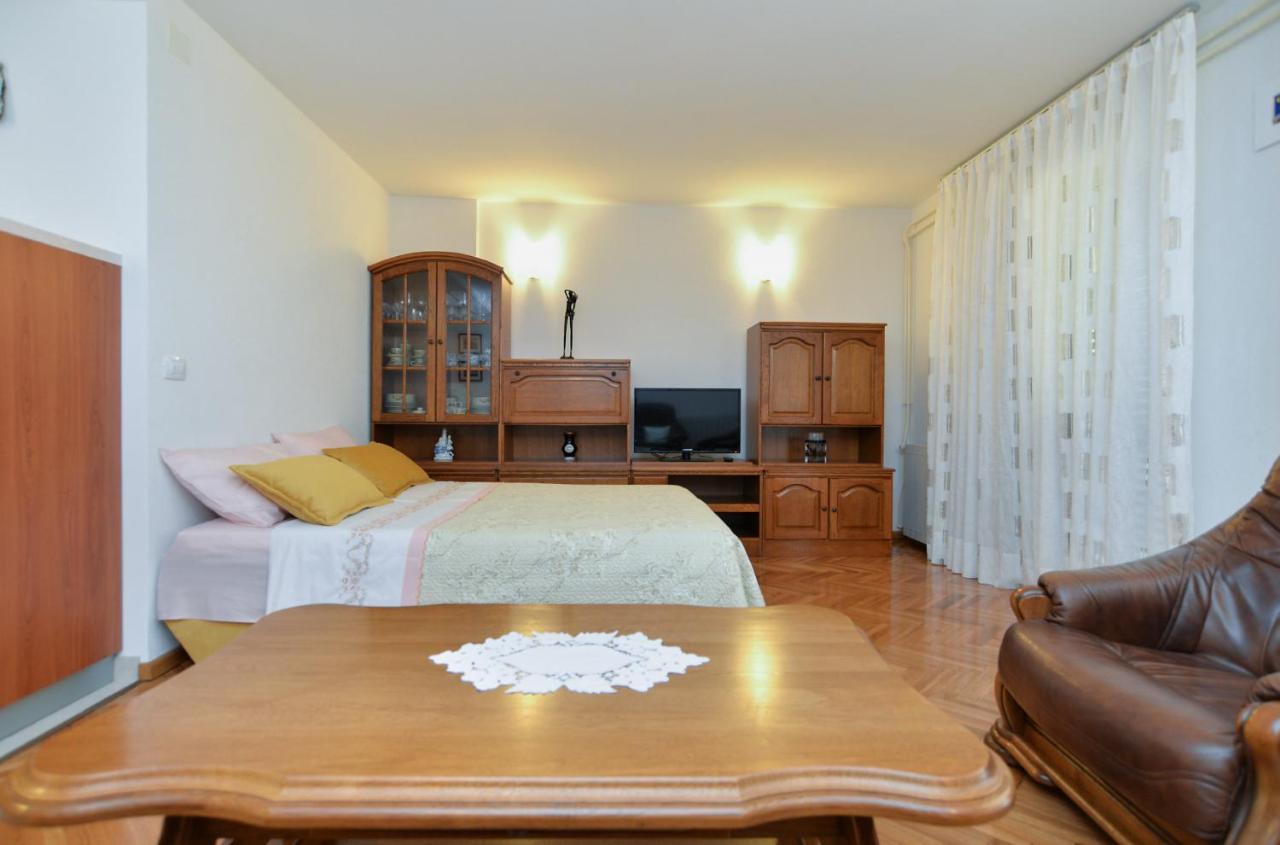 Apartment Snjezana 1064 Ровинь Экстерьер фото