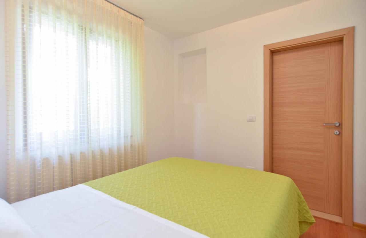 Apartment Snjezana 1064 Ровинь Экстерьер фото