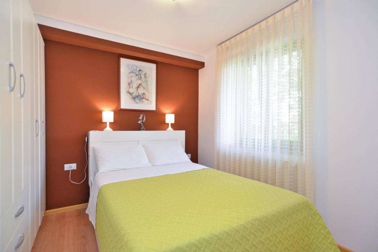 Apartment Snjezana 1064 Ровинь Экстерьер фото